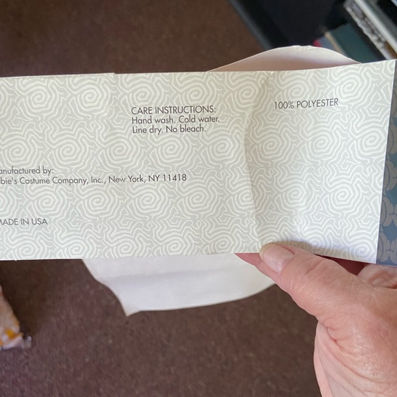 Rubies Blood red cape + Black PMG witch gown. Perfect for any costume affair. - Picture 5 of 11